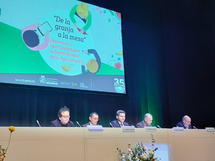 El consejero Antonio Luengo, durante el acto inaugural de las jornadas sobre las oportunidades y riesgos de la estrategia 'De la granja a la mesa'.