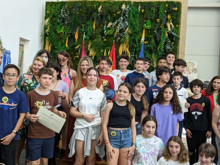 Los escolares premiados en el concurso educativo 'Consumópolis'