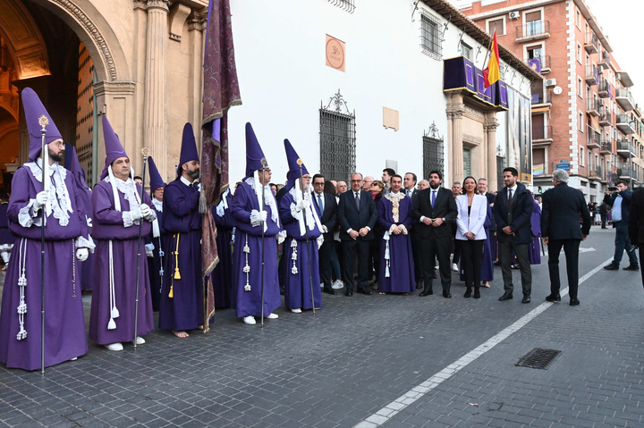 López Miras: "Cada Viernes Santo un auténtico museo recorre las calles de Murcia" (2)