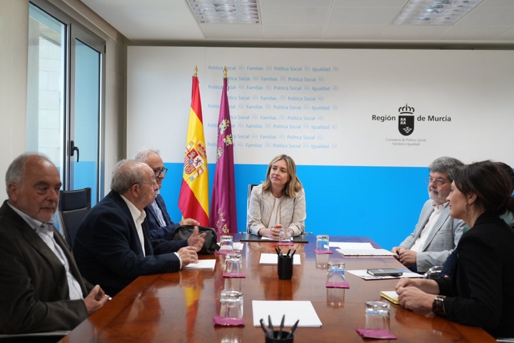 La consejera de Política Social, Familias e Igualdad, Conchita Ruiz, durante la reunión mantenida con los representantes de los Bancos de Alimentos de la Región de Murcia