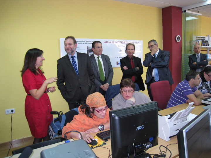 Constantino Sotoca visita el centro especial de empleo Feycsa (1)