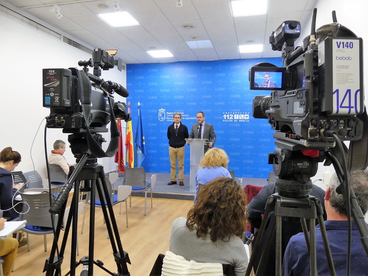 Manuel Durán (d) y José Antonio Fernández Lladó, durante la rueda de prensa ofrecida esta mañana