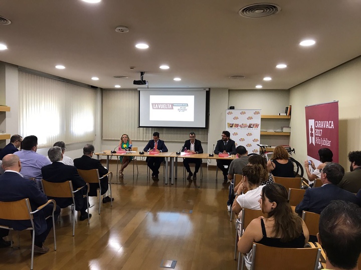 La consejera de Educación, Juventud y Deportes, Adela Martínez-Cachá, presenta la llegada de la vuelta Ciclista a España a la Región de Murcia