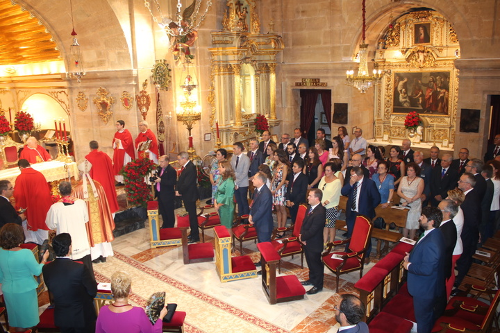 El presidente de la Comunidad participa en la procesión y posterior misa con motivo de la festividad de la exaltación de la Vera Cruz de Caravaca (2)