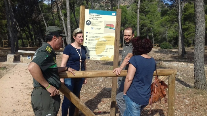 Imágenes de la visita de la directora general de Medio Natural, a las áreas de recreo y acampada remodeladas en Sierra España