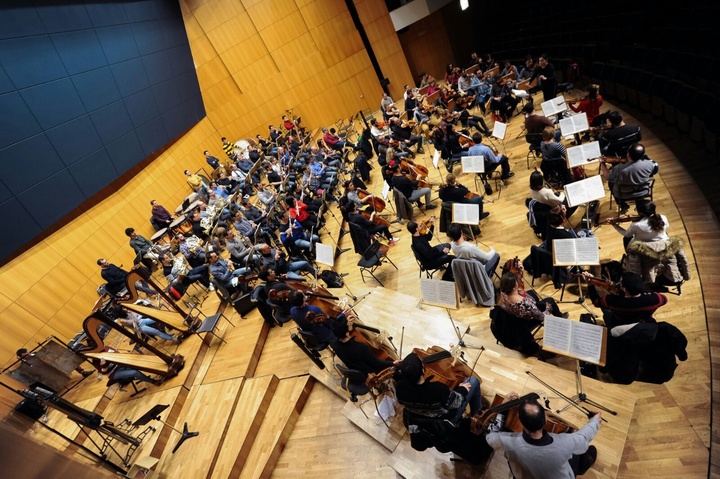 Los miembros de la Orquesta Sinfónica de la Región de Murcia, durante un ensayo del concierto que ofrecerán en el Auditorio regional (II)