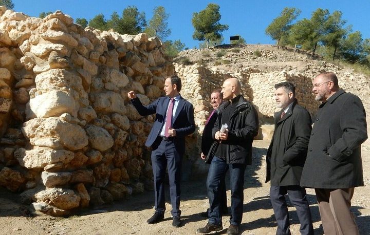Imágenes de la visita al yacimiento arqueológico de La Bastida (II)