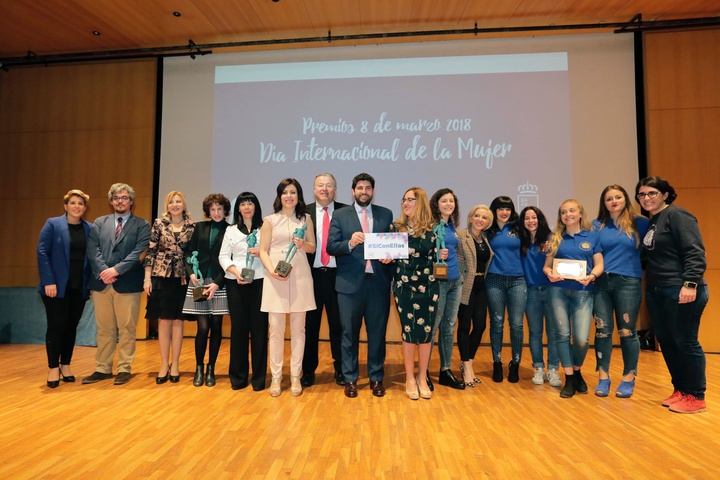 El jefe del Ejecutivo regional, Fernando López Miras, preside el acto de entrega de los "Premios 8 de marzo", con motivo del Día Internacional de la Mujer (2)