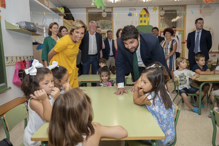 El presidente visita dos colegios de Cehegín, primer municipio de España en comenzar el curso escolar (4)