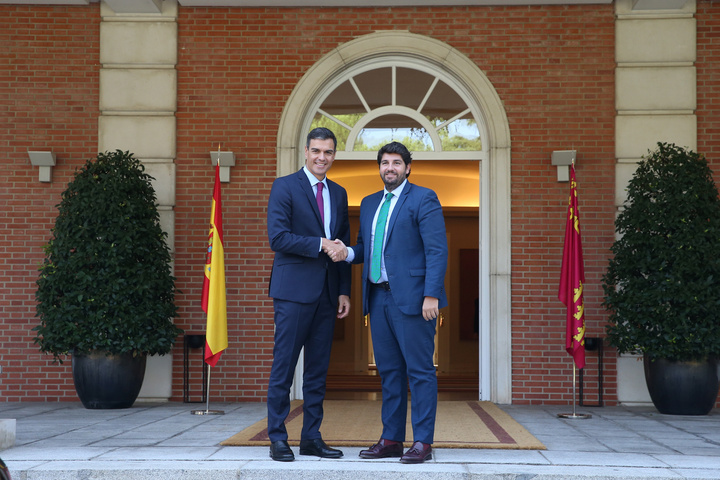 Fernando López Miras se reúne con Pedro Sánchez en el Palacio de la Moncloa
