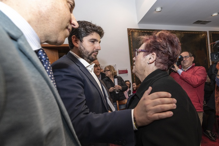 El presidente de la Comunidad se reúne con los beneficiarios de las ayudas por los terremotos de Lorca