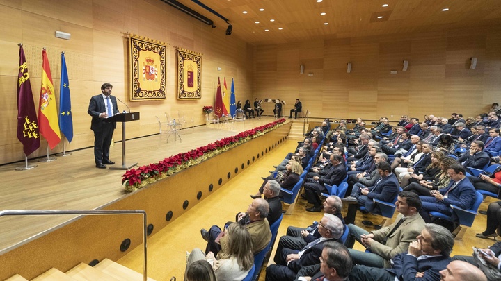 El jefe del Ejecutivo regional, Fernando López Miras, ha presidido el acto institucional con motivo del 40 aniversario de la Constitución Española (2)