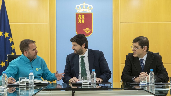 El presidente de la Comunidad, Fernando López Miras, firma un convenio de colaboración con la Fundación Ambulancia del Último Deseo (3)
