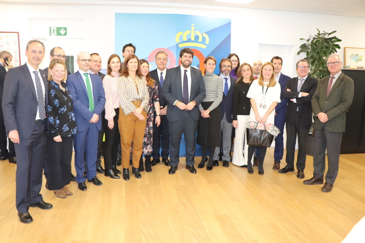 El jefe del Ejecutivo regional, Fernando López Miras, inauguró hoy la nueva sede de la oficina de la Región de Murcia en Bruselas