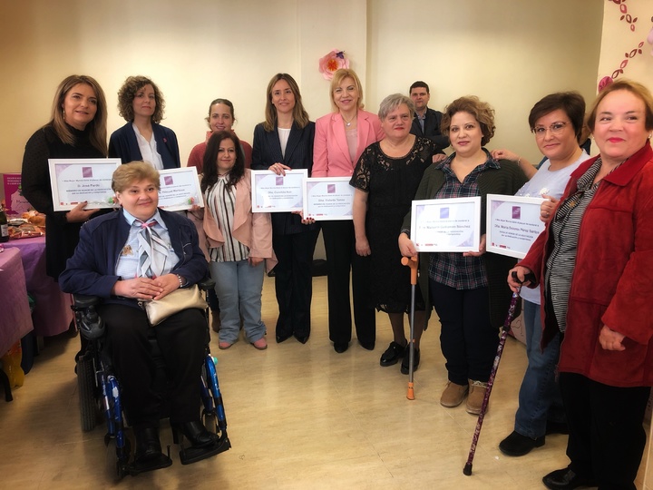 La consejera de Familia visita la primera asociación de mujeres con discapacidad