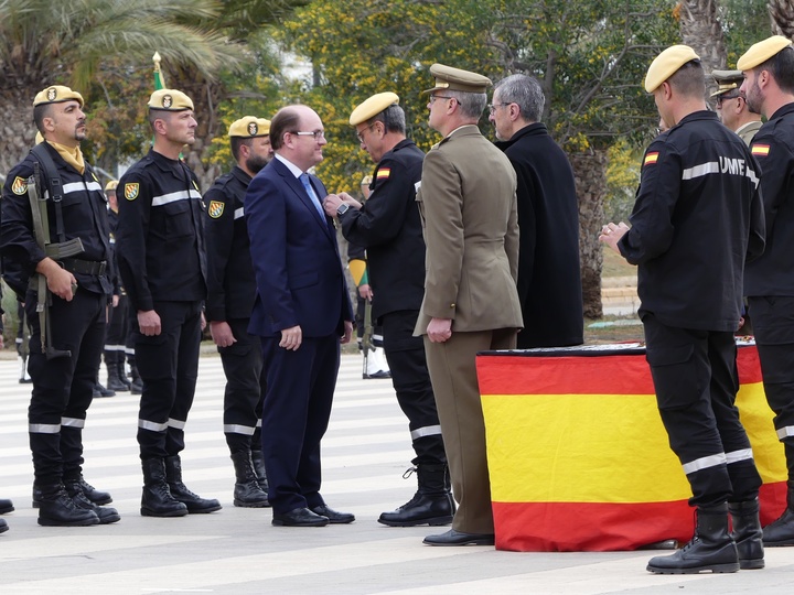 José Ramón Carrasco ha recibido en Valencia la Cruz al Mérito Militar con Distintivo Blanco, otorgada por la Unidad Militar de Emergencias BIEM III