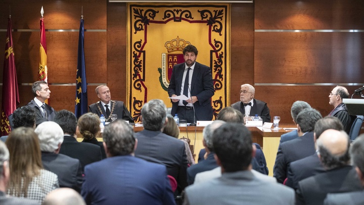 El presidente Fernando López Miras asiste a la sesión de aprobación de la memoria de actividades del Consejo Jurídico de la Región (1)