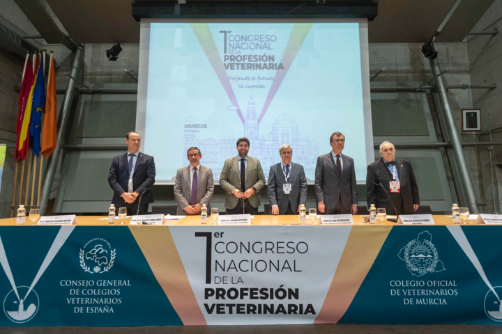 Fernando López Miras inaugura el I Congreso Nacional de la Profesión Veterinaria