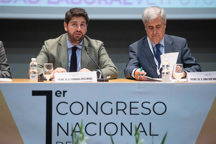 El presidente Fernando López Miras inaugura el I Congreso Nacional de la Profesión Veterinaria (2)