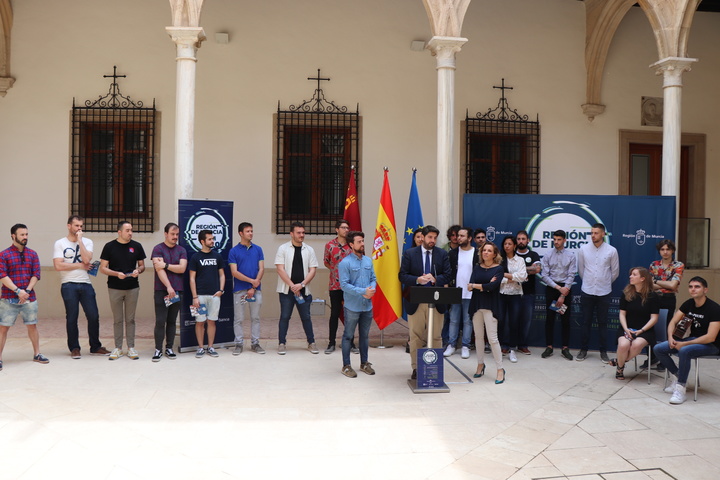 El presidente de la Comunidad en la recepción a los finalistas del certamen 'Región de Murcia Joven 2.0' (1)