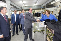 El jefe del Ejecutivo regional, Pedro Antonio Sánchez, durante su visita a la empresa murciana Liwe Española S.A.