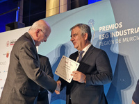 Juan María Vázquez destaca que "los ingenieros industriales son el motor de la transformación en nuestra industria" en la entrega de los I Premios ESG-Industria Región de Murcia (2)