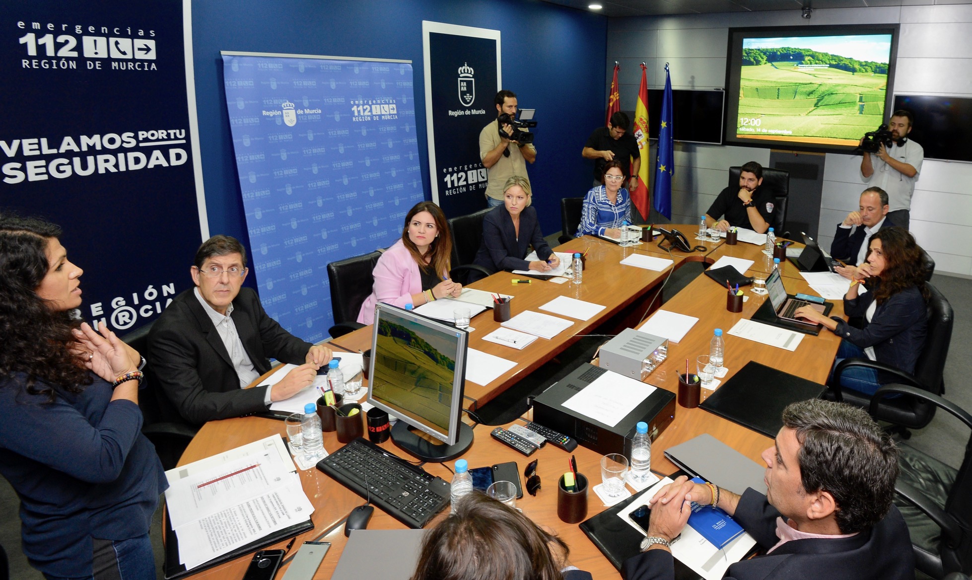 Reunión del Consejo de Gobierno en sesión extraordinaria en el Centro de Coordinación de Emergencias