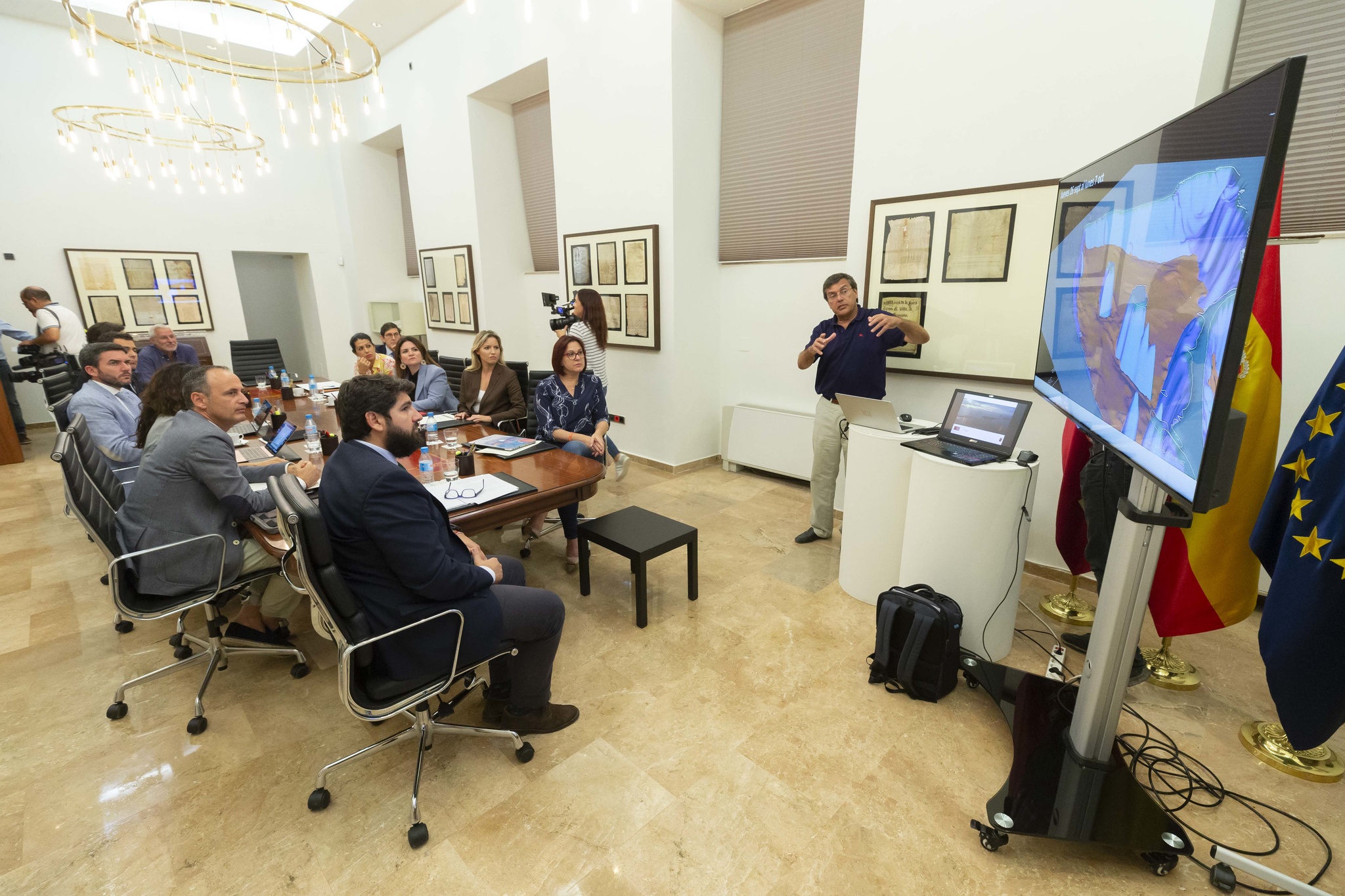 El presidente del Ejecutivo regional, Fernando López Miras, comparece en rueda de prensa para informar de los asuntos tratados en la reunión del Consejo de Gobierno. (2)