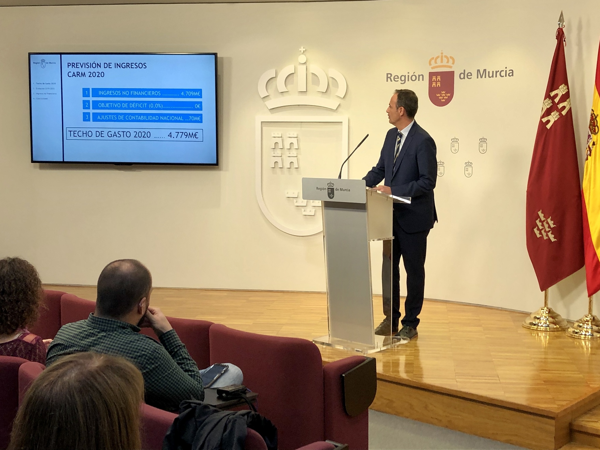 El consejero Javier Celdrán, en la rueda de prensa posterior a la reunión del Consejo de Gobierno