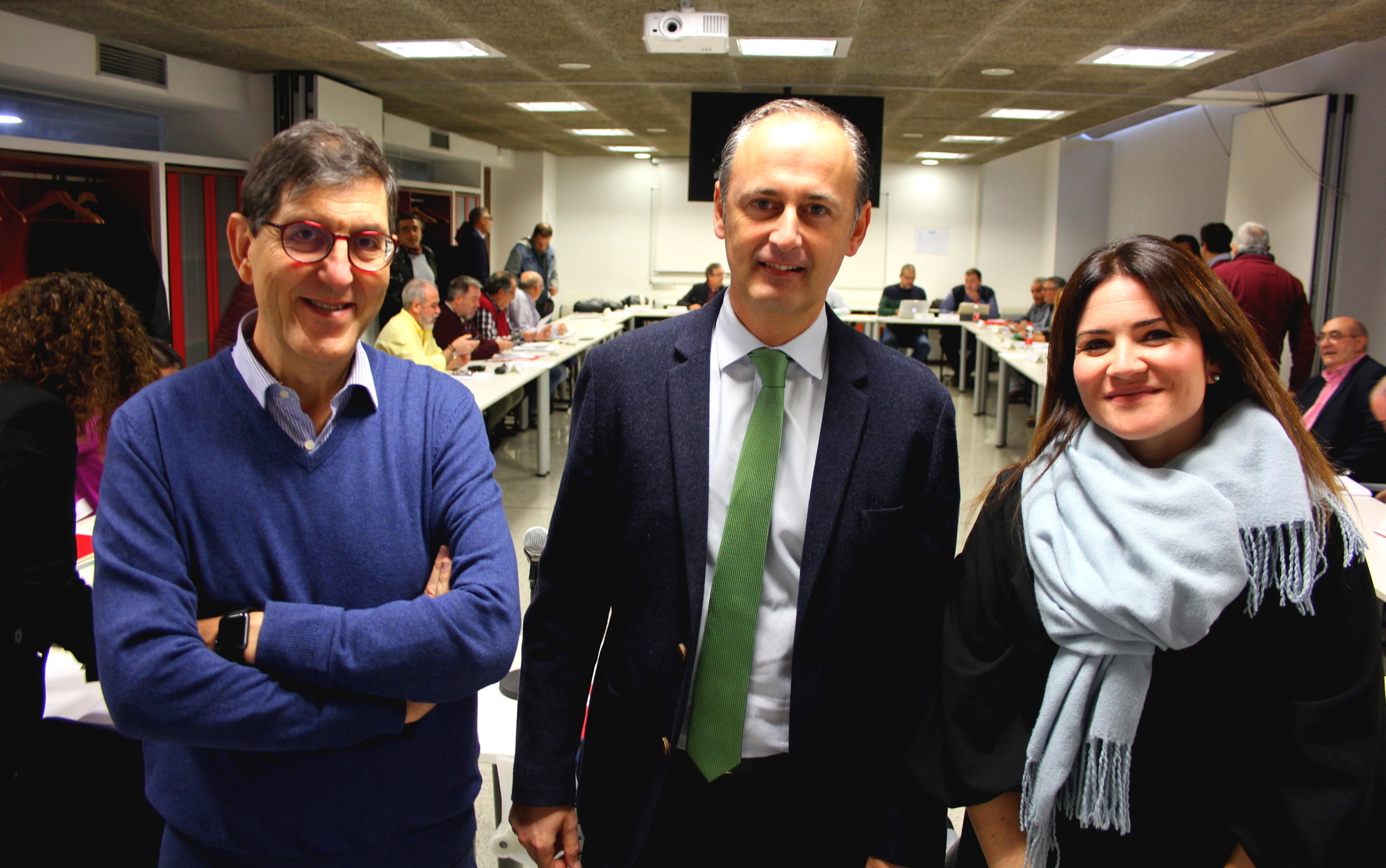 Los consejeros de Presidencia y Hacienda, Javier Celdrán; Educación, Juventud y Deportes, Esperanza Moreno; y Salud, Manuel Villegas, instantes antes de iniciarse la reunión de la Mesa General de función Pública