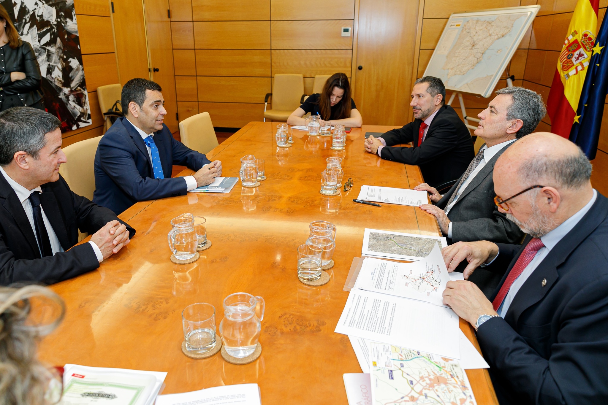 El consejero de Fomento e Infraestructuras, José Ramón Díez de Revenga, durante la reunión con el secretario de Estado de Infraestructuras, Pedro Saura.