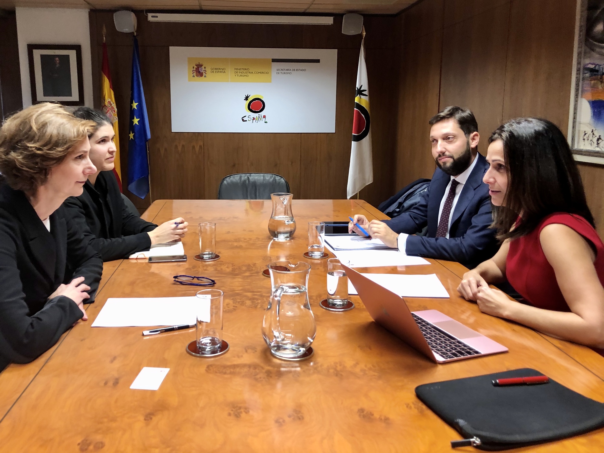 Reunión de la consejera Cristina Sánchez con la secretaria de Estado de Turismo, Isabel Oliver