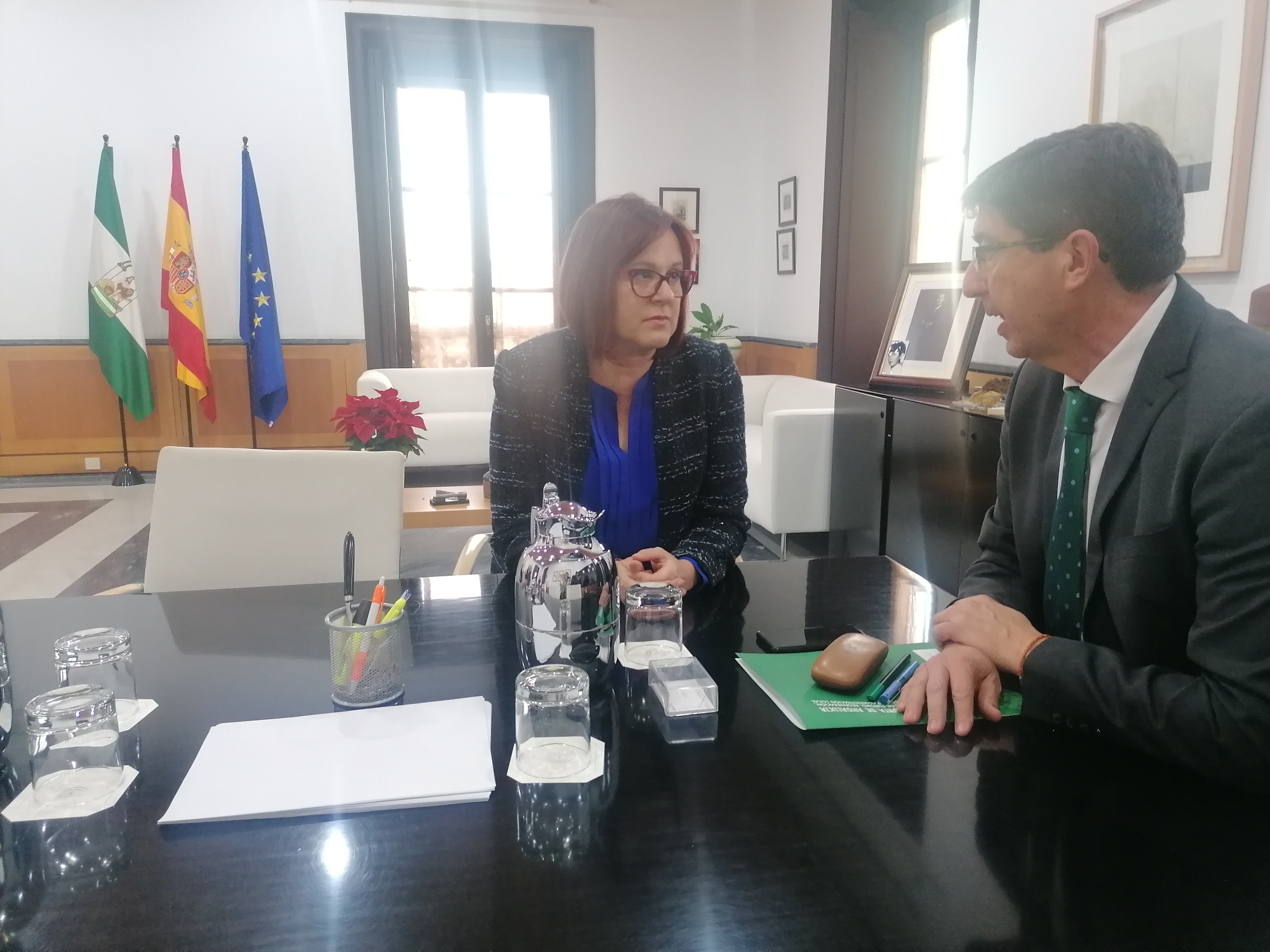 Reunión de la vicepresidenta del Gobierno regional con el vicepresidente de Andalucía/1