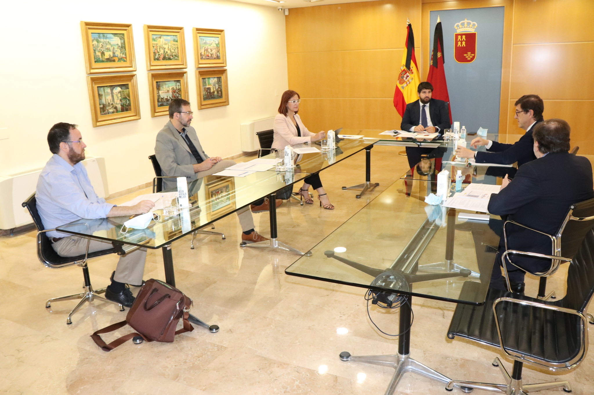 El jefe del Ejecutivo autonómico, Fernando López Miras, presidió hoy la reunión de constitución del Comité de Seguimiento poscovid de la Región de Murcia
