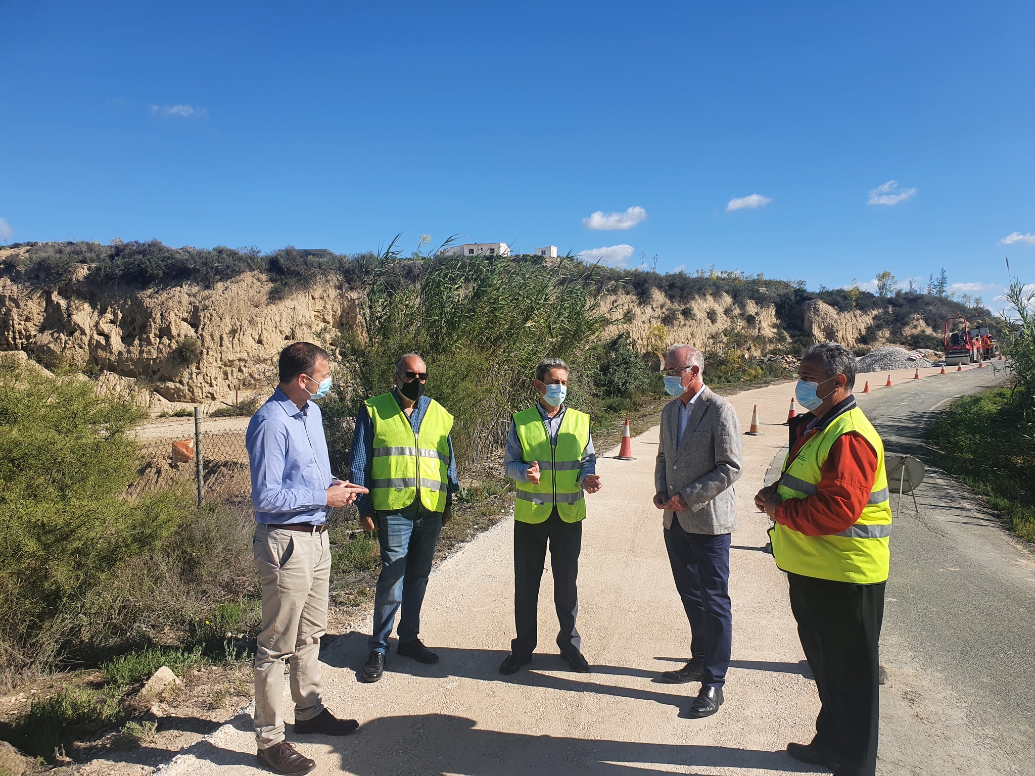 El director general de Carreteras, José Antonio Fernández Lladó, durante su visita a la obra de mejora de la carretera que conecta las poblaciones murcianas de Cabezo de La Plata y Sucina