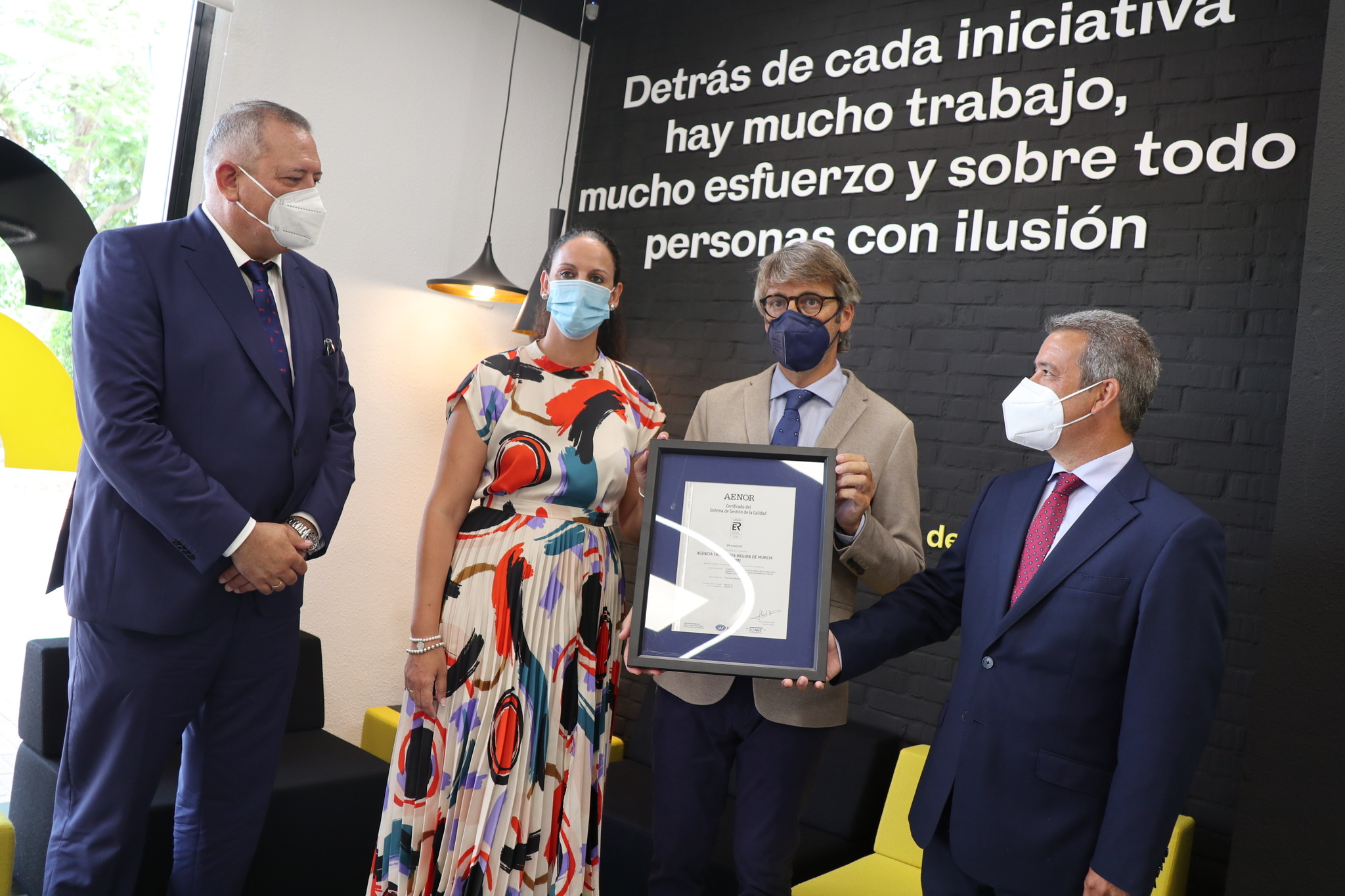 Entrega del certificado de calidad de Aenor a la Agencia Tributaria