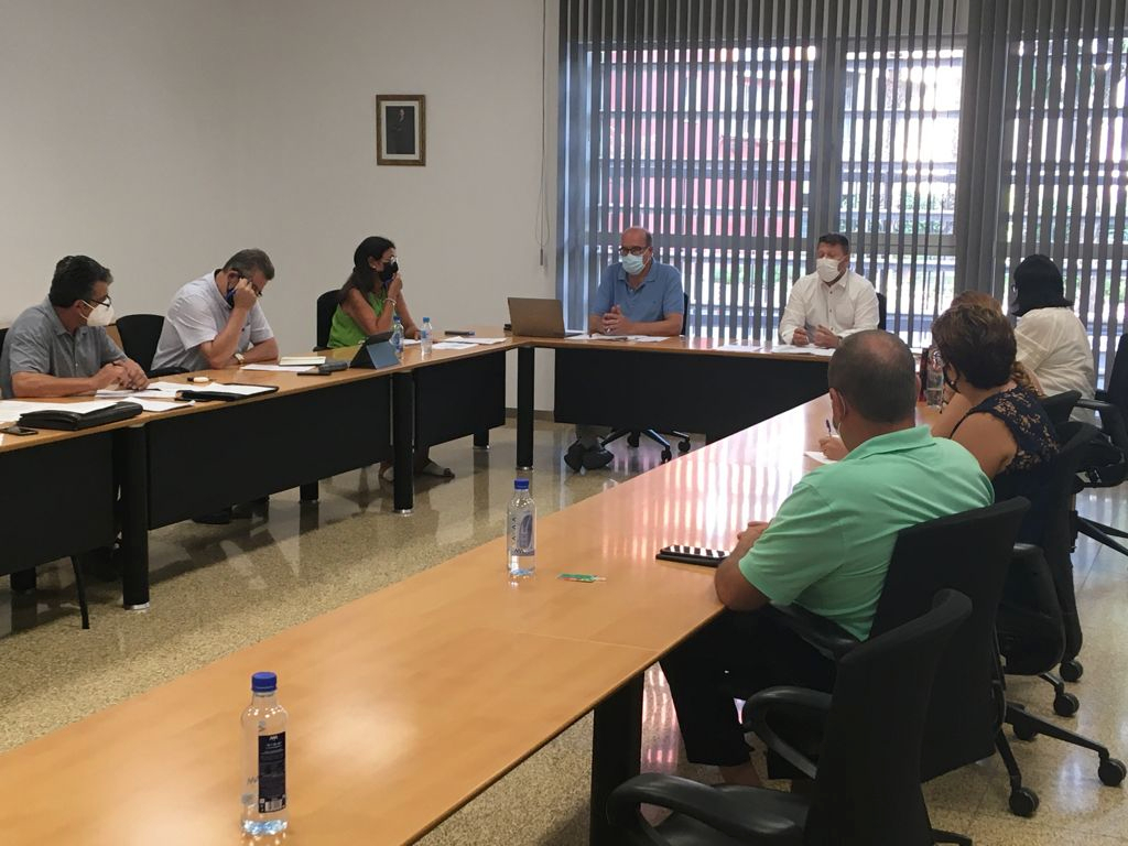 El director general de la Política Agraria Común, Juan Pedro Vera, durante un encuentro de trabajo con representantes del sector agrario