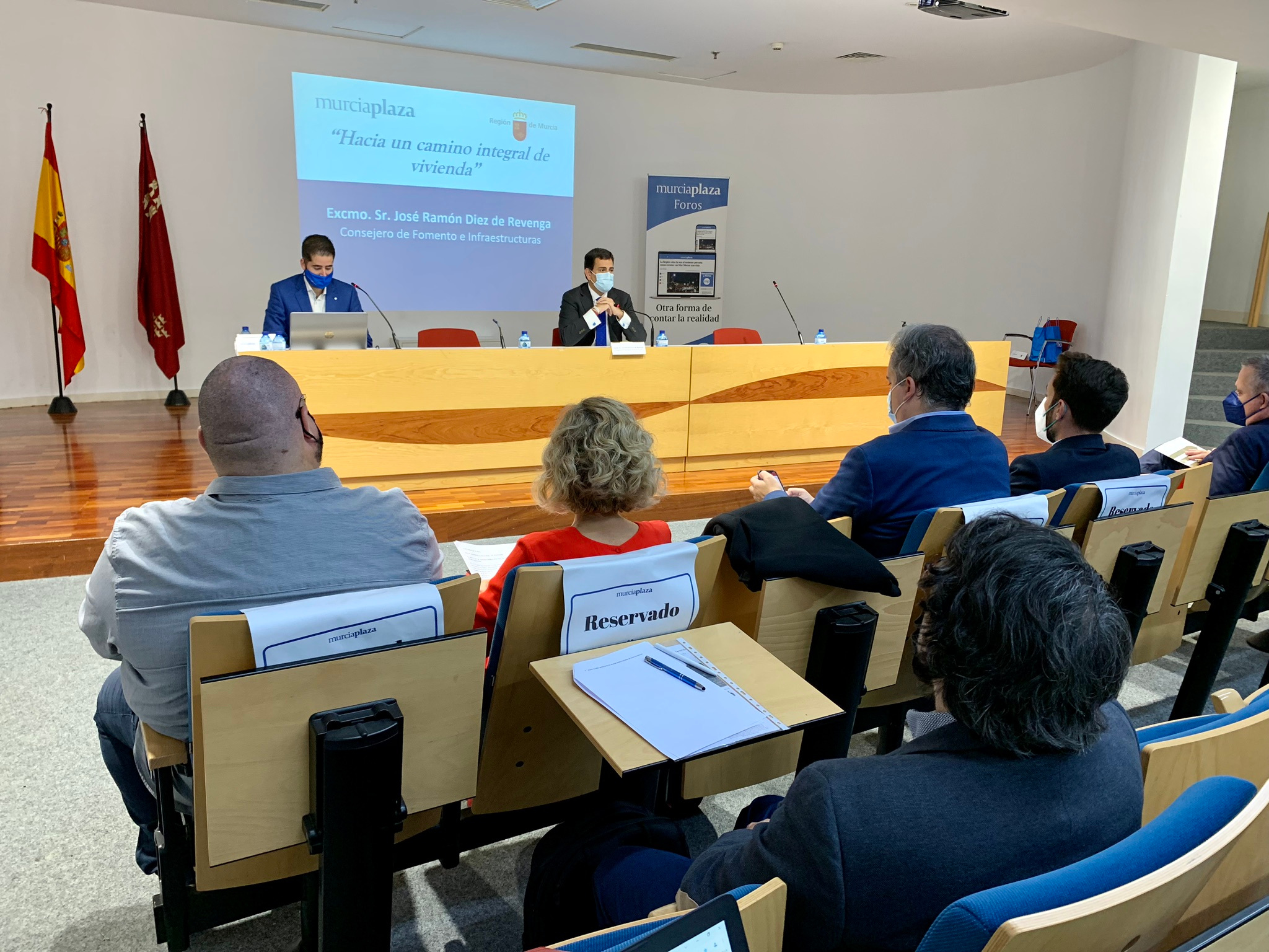 El consejero de Fomento e Infraestructuras, José Ramón Díez de Revenga, durante la inauguración del foro titulado `Hacia un modelo integral de vivienda´ organizado por Murcia Plaza