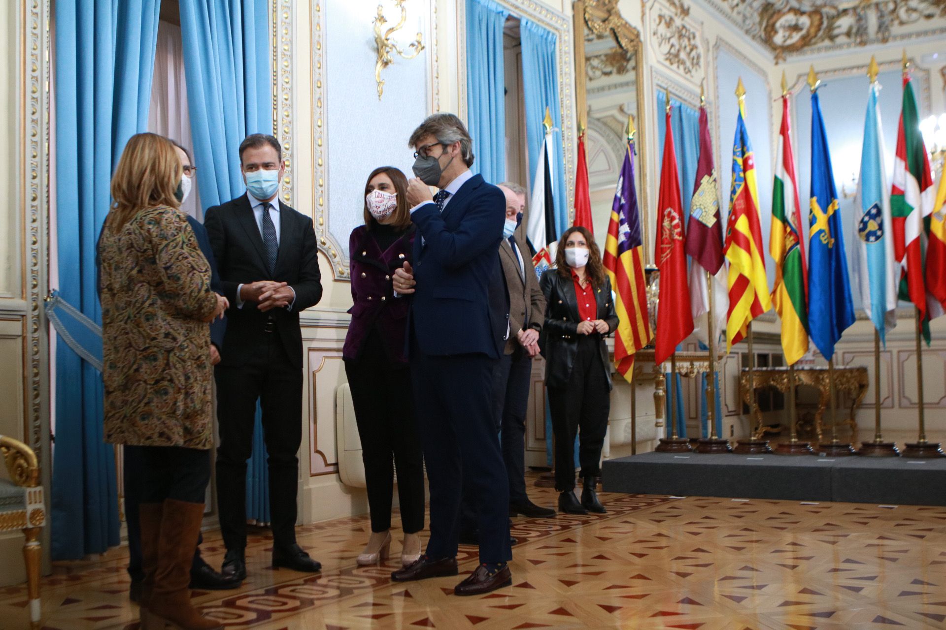 Los consejeros de Presidencia, Turismo y Deportes, Marcos Ortuño, y de Economía, Hacienda y Administración Digital, Luis Alberto Marín, momentos previos al inicio del Comité preparatorio, de Impulso y Seguimiento de la Conferencia de Presidentes