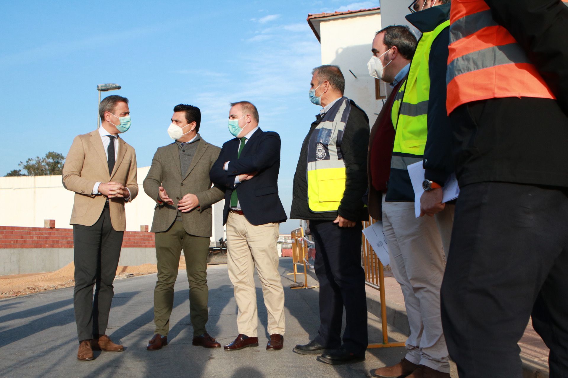 El consejero visita las obras que se llevan a cabo en San Javier, acompañado por el alcalde de la localidad y el director general de Administración Local