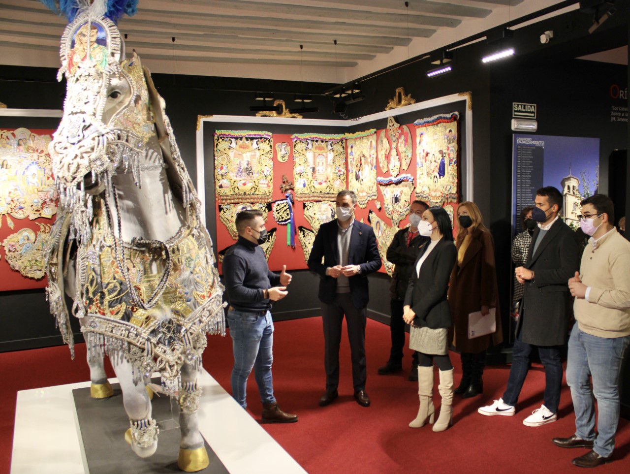 La consejera Valle Miguélez visitó la Casa-Museo de los Caballos del Vino, en Caravaca de la Cruz, donde se impartirá la primera formación en bordado en seda y oro