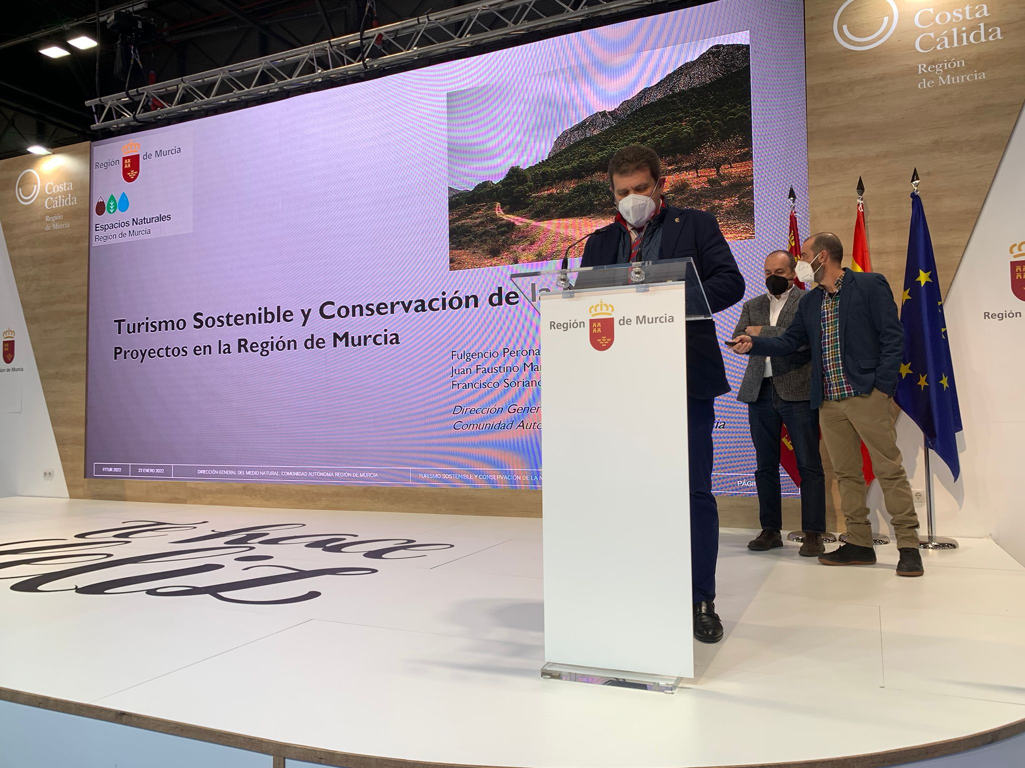 El director general del Medio Natural, Fulgencio Perona, presentó hoy en la Feria Internacional del Turismo de Madrid (Fitur) las experiencias que la Comunidad Autónoma lleva a cabo en materia de turismo sostenible.