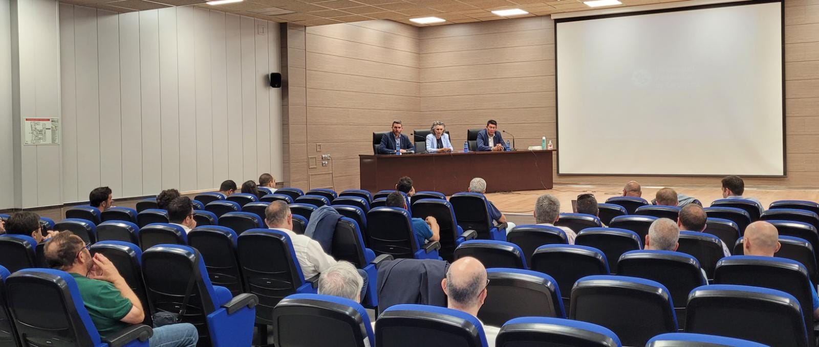 El consejero Antonio Luengo, durante el acto de presentación de los resultados de la colaboración entre la Universidad Politécnica de Cartagena, la Comunidad de Regantes del Campo de Cartagena y el Instituto Murciano de Investigación y Desarrollo Agrario y Medioambiental (IMIDA)