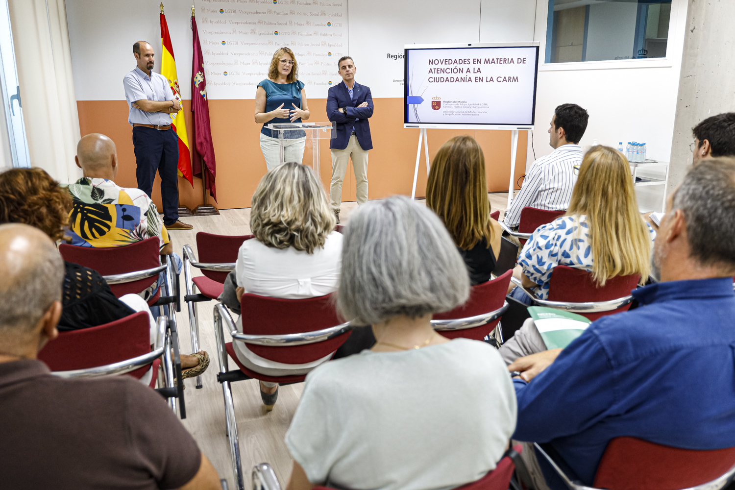 La consejera de Mujer, Igualdad, Lesbianas, gais, transexuales, bisexuales e intersexuales, Familias, Política Social y Transparencia, Isabel Franco, presentó hoy las novedades en materia de atención a la ciudadanía que promueve su Departamento a través de la Dirección General de Modernización y Simplificación Administrativa