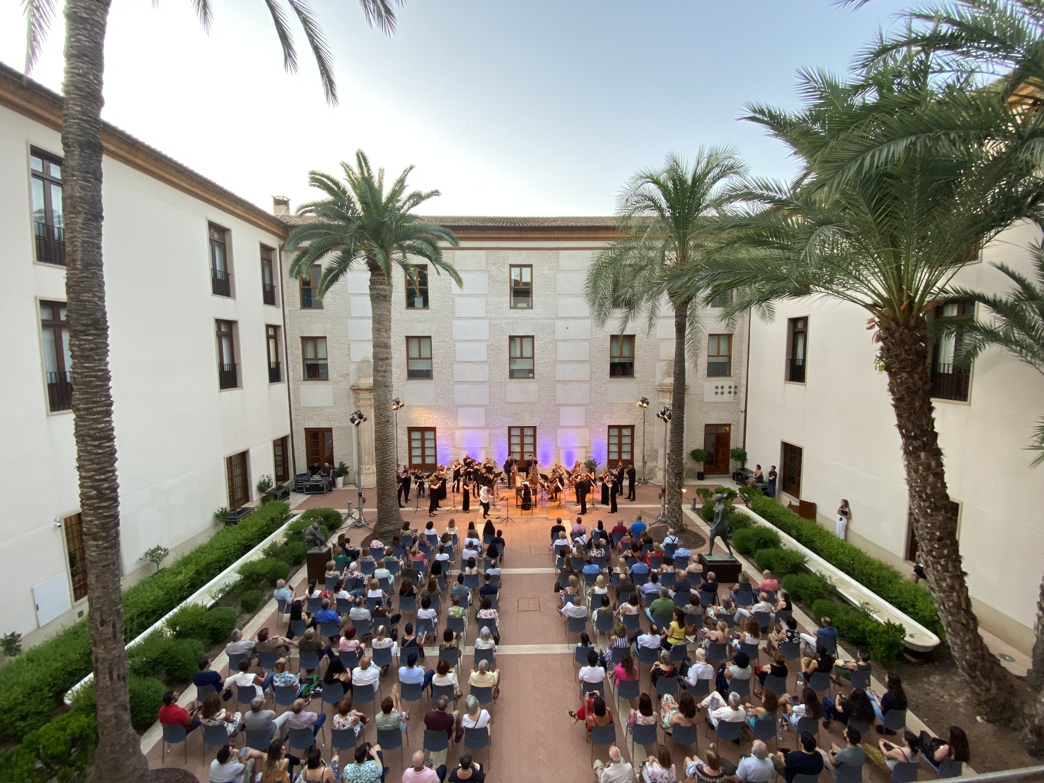 Concierto de la sección de cuerdas de la OSRM ofrecido el pasado mes de junio en el patio del Palacio de San Esteban.