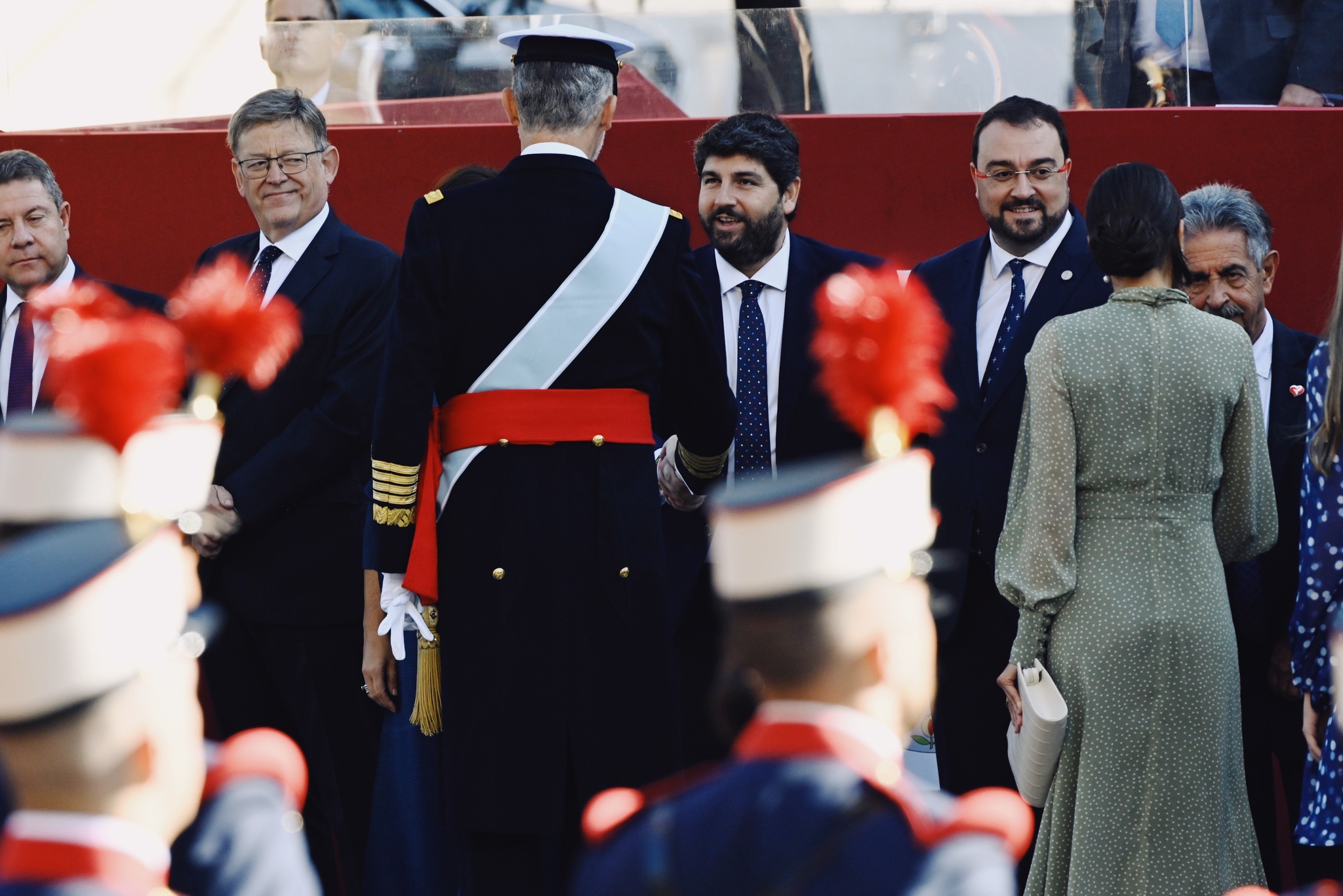 El presidente de la Comunidad, Fernando López Miras, asiste al desfile con motivo del Día de la Fiesta Nacional, presidido por SS.MM. los Reyes de España (1)