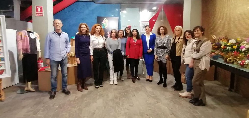 Las directoras generales Sonia Moreno y Silvia Muñoz inauguraron hoy la exposición 'Empoderarte'