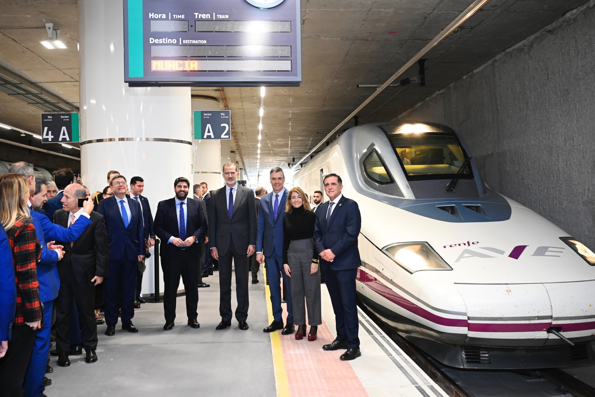 López Miras, durante la inauguración en la estación Murcia del Carmen de la línea de Alta Velocidad Madrid-Murcia