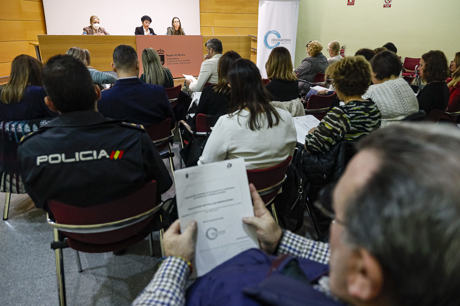 La directora general de Mujer y Diversidad de Género, Silvia Muñoz, presidió la reunión del Observatorio de Igualdad