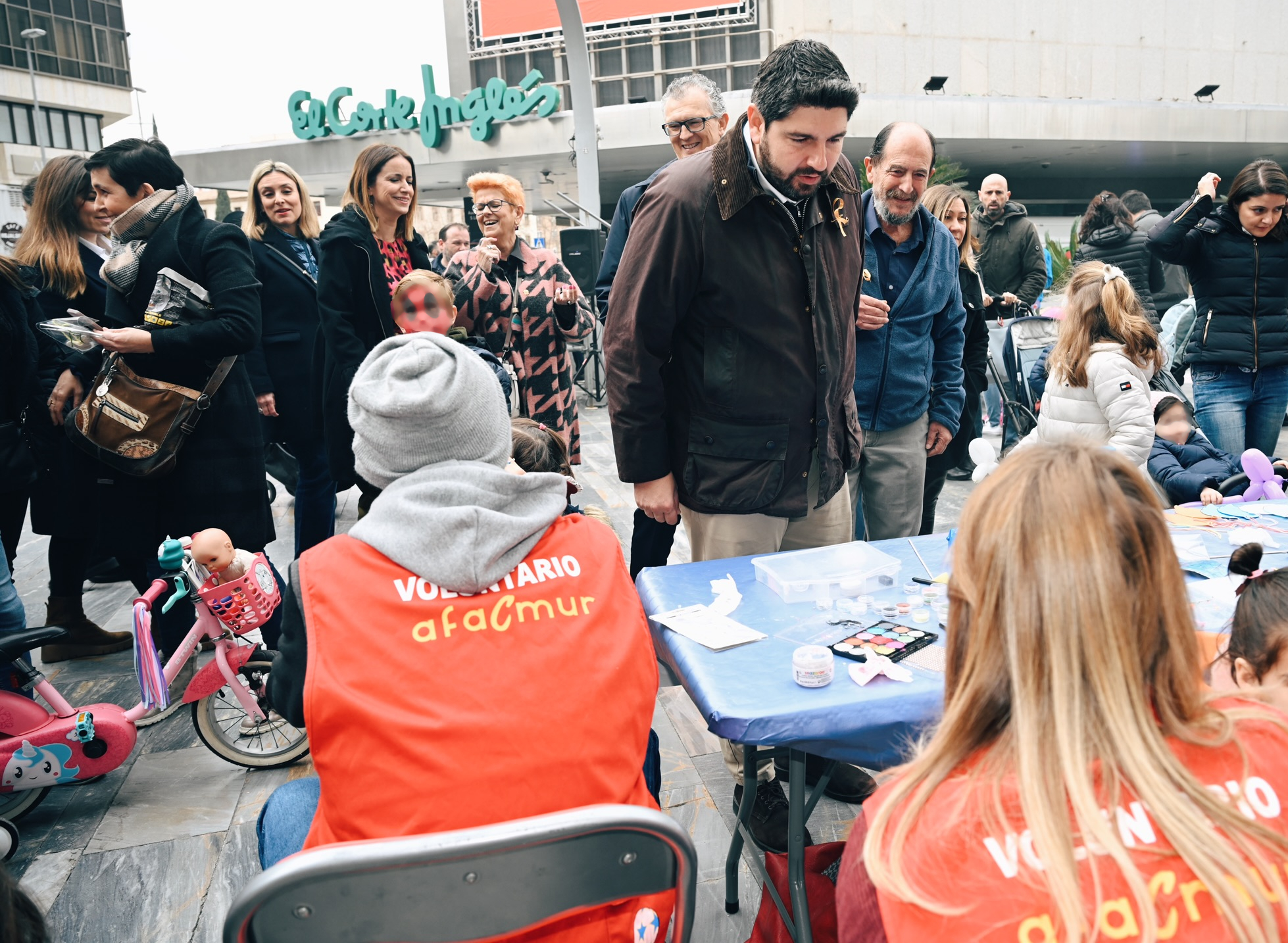 El presidente de Comunidad, Fernando López Miras, asistió hoy al acto organizado por la Asociación de Familiares de Niños con Cáncer de la Región de Murcia (Afacmur) que se celebra con motivo del Día Internacional del Cáncer Infantil (1)